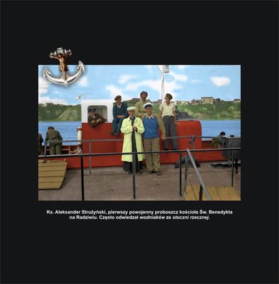 Ks. Aleksander Strużyński i wodniacy
Zdjęcie pochodzi z książki Mirosława Łakomskiego "Tumbonierka".
Wszelkie prawa zastrzeżone. 
