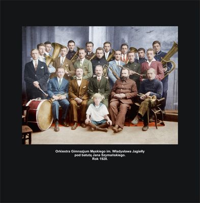 Orkiestra Gimnazjum Męskiego im. Władysława Jagiełły - 1928 r.
Zdjęcie pochodzi z książki Mirosława Łakomskiego "Tumbonierka".
Wszelkie prawa zastrzeżone. 

