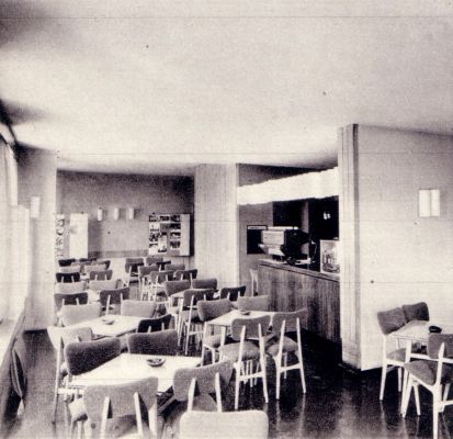 Klub Międzynarodowej Prasy i Książki - wnętrze kawiarni
lata 70-te
