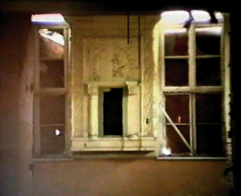 Wnętrze żydowskiej bożnicy - 1997 r.
Dość dobrze zachowana szafa na księgi Aron ha-kodesz

Autor: Ryszard Bielawski
