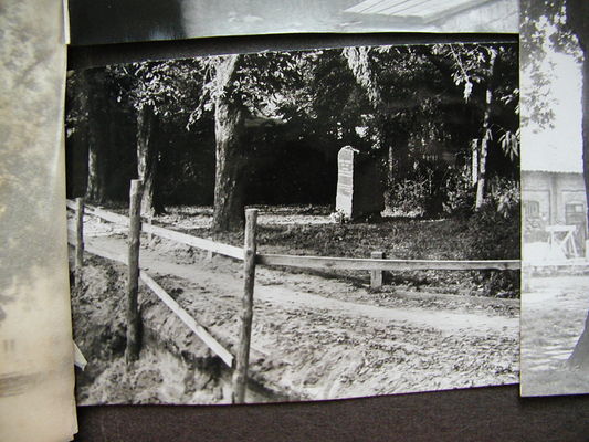 Pomnik
Prośba o identyfikację.



