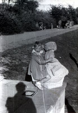 Figurka w Małpim Gaju - lata 54-55
