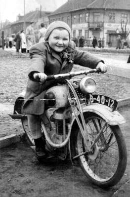 ***
*/ Nadesłano do identyfikacji /*

Lata 1956/7
Podobno Płock, pomoże ktoś?
