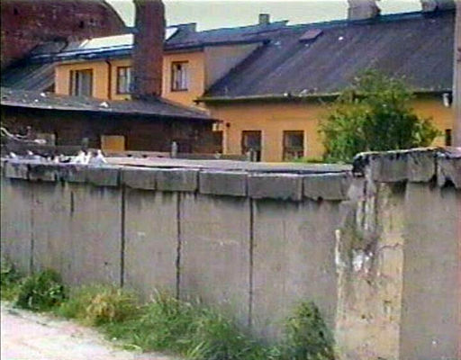 Budynek dawnej Mykwy - widok od tyłu budynku
Autor: Ryszard Bielawski - 1997 rok.
