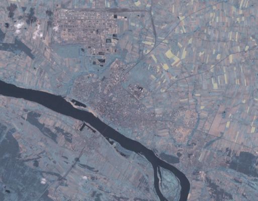 Zdjęcie satelitarne Płocka i okolic
Zdjęcie satelitarne wykonane przez satelitę WWC LandSat 7 w latach 1999 - 2003 (15m/px)
