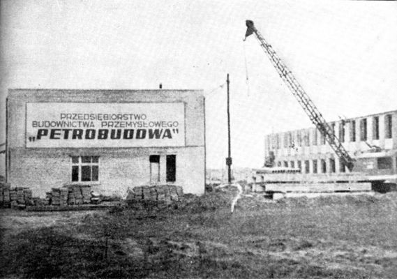 "Petrobudowa" wkracza na teren przyszłego kombinatu
pocz. lat 60tych
