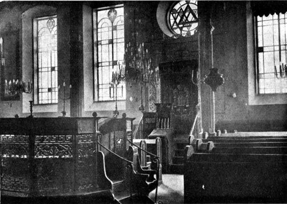 Wnętrze starej synagogi - ok. 1915 r.
