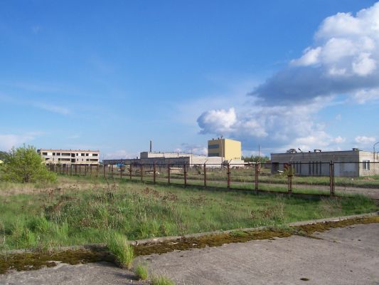 Zabudowania obok mleczarni
