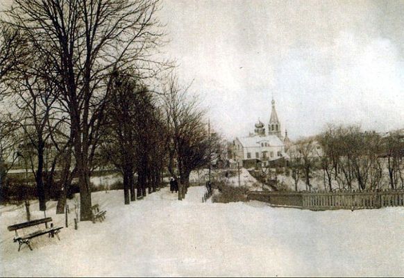 Zima na plockich Tumach - ok. 1920 roku
Widok spod katedry na domy stojące przy ul. Kościuszki i na tzw. niemieckich górkach.
