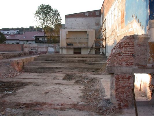 Pozostałości po rozbiórce kina ...
ex-kino Przedwiośnie ...
