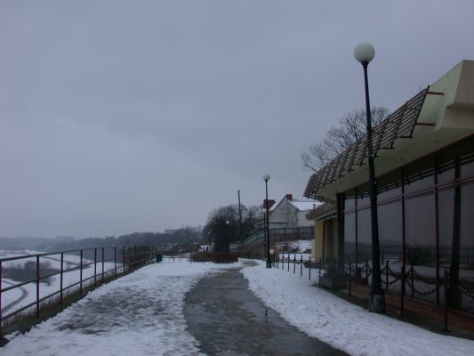 Fragment promenady na skarpie
Promenada na skarpie, punkt widokowy, po prawej stronie widoczna restauracja Hotelu "Starzyński"
