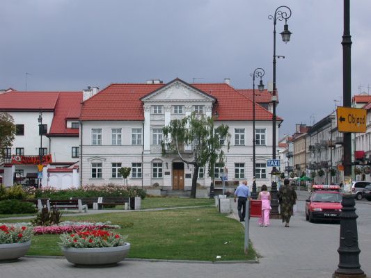 Biblioteka im. Zielińskich
Klasycystyczny dom "Pod Opatrznością". Własność Towarzystwa Naukowego Płockiego. Obecnie mieści się tam biblioteka im. Zielińskich.
