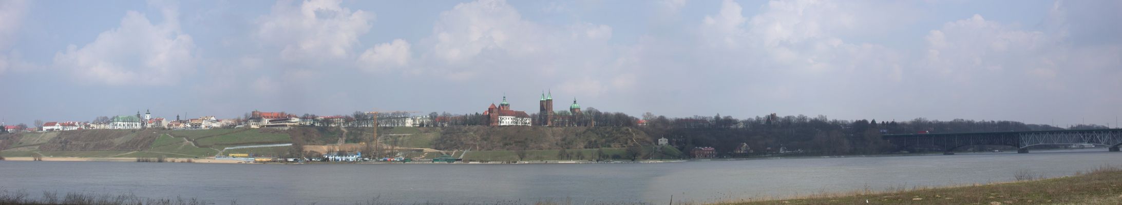 Panorama skarpy wiślanej Płocka od strony Radziwia
