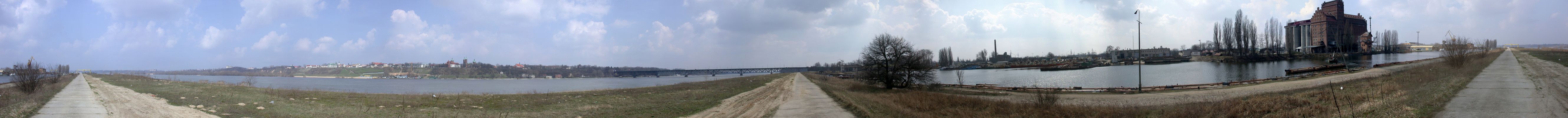 Panorama skarpy wiślanej Płocka od strony Radziwia - 360 stopni
Uwaga: Duży plik ! (2,31 MB)
