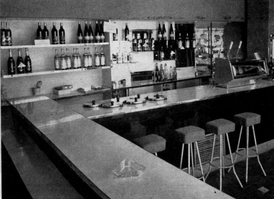 Wnętrze kawiarni "Nowoczesnej"
pocz. lat 60tych
