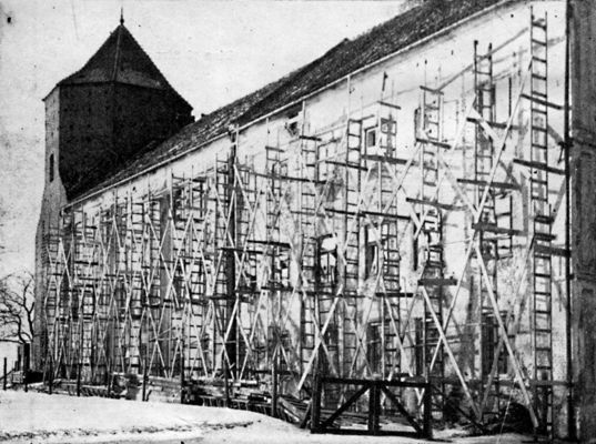 Baszta szlachecka i opactwo w czasie prac remontowych
pocz. lat 60tych
