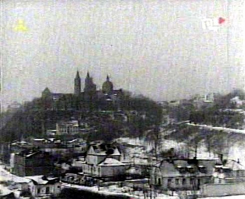 Widok na Wzgórze Tumskie
Fragment filmu "5 I 1/2 BLADEGO JÓZKA"
jesień - zima 1970
