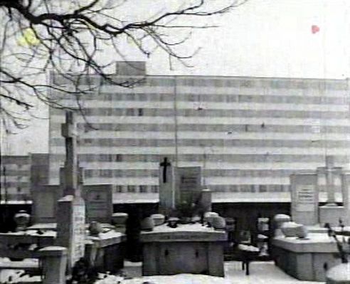 Stary cmentarz oraz zabudowania os. Tysiąclecia
Fragment filmu "5 I 1/2 BLADEGO JÓZKA"
jesień - zima 1970
