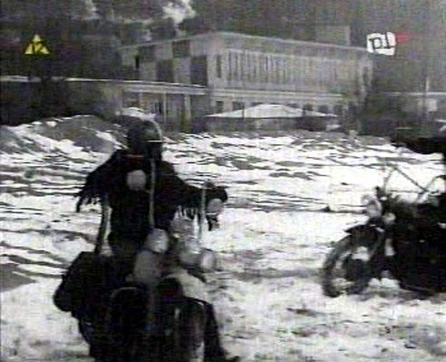 Nad Wisłą, w tle - Morka
Fragment filmu "5 I 1/2 BLADEGO JÓZKA"
jesień - zima 1970
