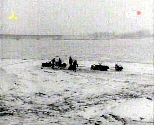 Bójka na plaży nad Wisłą
Fragment filmu "5 I 1/2 BLADEGO JÓZKA"
jesień - zima 1970
