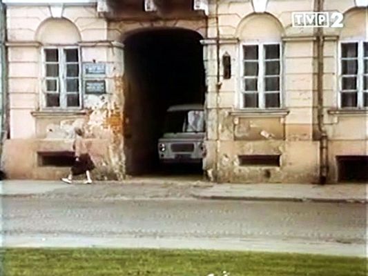 Cesarskie cięcie - zabudowania Pl. Narutowicza / Grodzka
1987 r.

Scena z filmu "Cesarskie cięcie".
