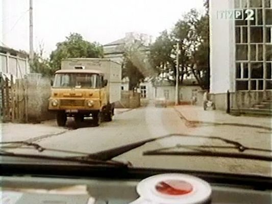 "Cerarskie cięcie" - ul. Małachowskiego
1987 r.

Scena z filmu "Cesarskie cięcie".
