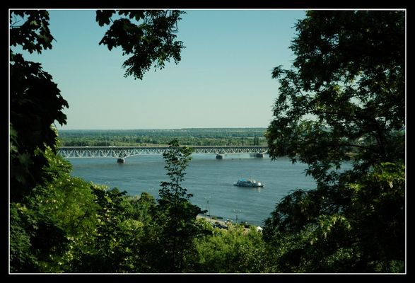 Jednostka żeglugi turystycznej na rzece Wiśle na wysokości miasta Płocka.
