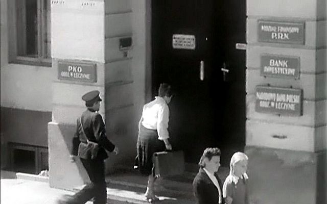 "Dotknięcie nocy" - wejście do Ratusza
1961 rok
Scena z filmu "Dotkniecie nocy"

"PKO Oddział w Łęczynie" :D
