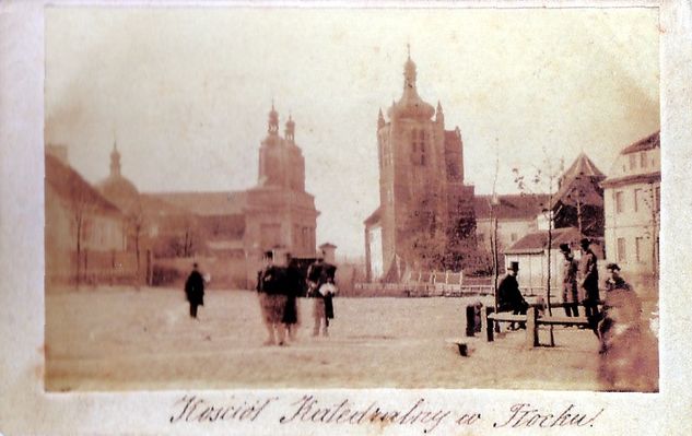 Płock - ok. 1880 rok
Widok Katedry przed przebudowa (1901-1903) oraz Wieży Zegarowej. Z prawej strony widoczny fragment Pałacu Biskupiego.
fot. nieznany.
