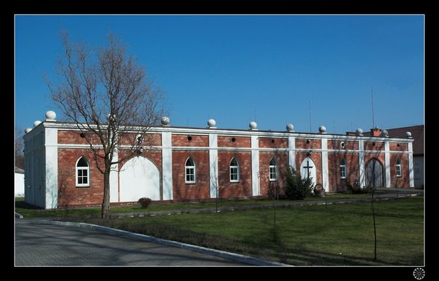 Koszelew - stajnia murowana (połowa XIX wieku)
Obecnie: Dom Pomocy Społecznej w Koszelewie
