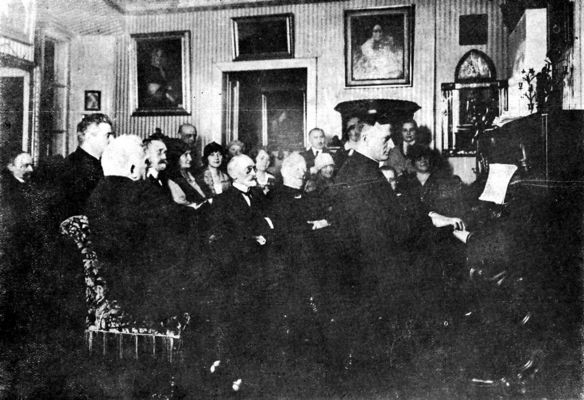 ks. Władysław Skierkowski na posiedzeniu członków TNP
lata 20-30
