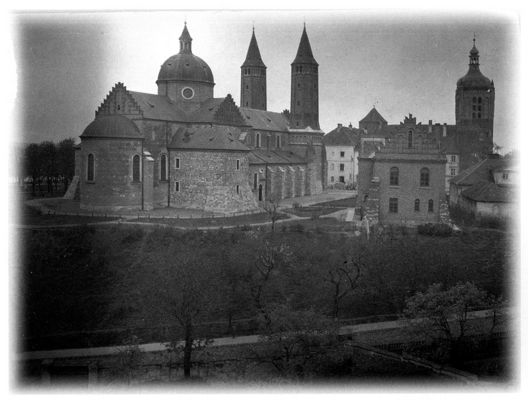 Katedra i Muzeum Diecezjalne w Płocku
przed 1930 r.

Autor: Aleksander Maciesza
