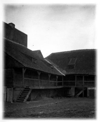 Drewniane spichlerze przy ul. Piekarskiej
przed 1920 r.

Autor: Aleksander Maciesza
