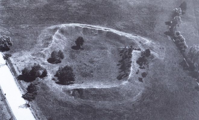 Grodzisko w Mokrzku
fot. E. Buczek (1959 lub 1960 r.)
