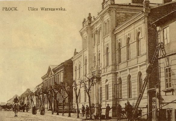 Ulica Kościuszki na początku XX wieku.
Po prawej stronie budynek Książnicy Płockiej, w którym sto lat temu mieściło się Towarzystwo Kredytowe Ziemskie (wówczas przy ul. Warszawskiej)
