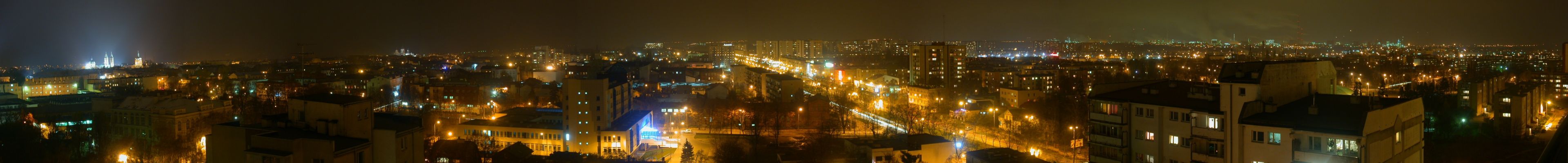 Płock nocą - panorama
Panorama nocna z XI p. wieżowca na ul. Jachowicza 19a.
