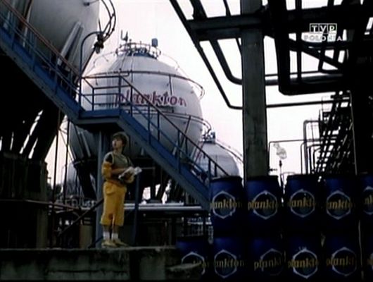 Fragment filmu "Pan Kleks w kosmosie" - 1988 rok
Instalacja Kombinatu jako zakład przetwarzający plankton.
