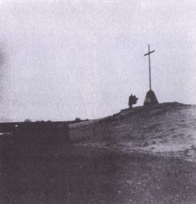 Pomnik zatopionych wioślarzy
Z okazji rozpoczynania sezonu wioślarskiego składano przy pomniku zatopionych wioślarzy wieńce. Na zdjęciu delegacja Towarzystwa Wioślarskiego w Płocku oddaje hołd zatopionym wioślarzom w dniu 6 maja 1934 r. 
