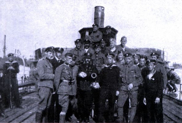 Załoga statku Stefan Batory
1920 rok

[url=http://www.plock24.pl/fusion/readarticle.php?article_id=117]http://www.plock24.pl/fusion/readarticle.php?article_id=117[/url]
