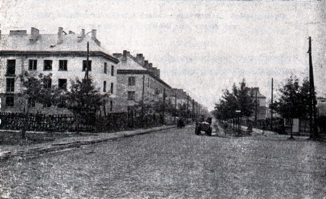 Fragment osiedla mieszkaniowego od północnej strony ulicy Obrońców Stalingradu
koniec lat 50-tych
Autor: Henryk Prośniewski

[Opis oryginalny]
