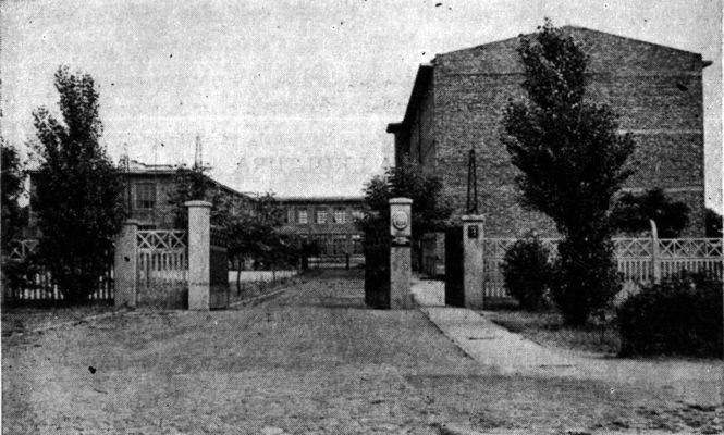 Nowowybudowana Szkła Zawodowa przy alei Kilińskiego
koniec lat 50-tych
Autor: Henryk Prośniewski

[Opis oryginalny]
