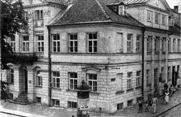 Siedziba Muzeum Płockiego od strony Pl. Narutowicza. Gmach ten został odrestaurowany w 1958 roku.
koniec lat 50-tych
Autor: Henryk Prośniewski

[Opis oryginalny]
