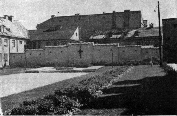 Historyczne miejsce stracenia 13 Polaków przez okupanta hitlerowskiego
Plac 13-stu straconych

koniec lat 50-tych
Autor: Henryk Prośniewski

[Opis oryginalny]
