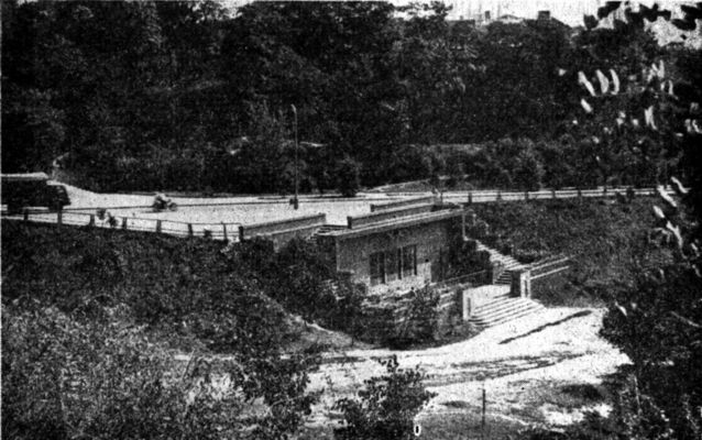 Na trasie schodów wiodących do miasta - letnia kawiarenka
koniec lat 50-tych
Autor: Henryk Prośniewski

[Opis oryginalny]
