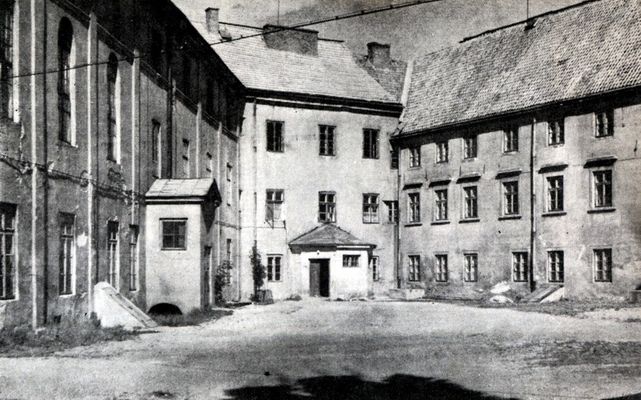 Zespół budynków pojezuickich - obecnie "Małachowianka"
początek lat 60-tych

Autor: Andrzej Zborski
