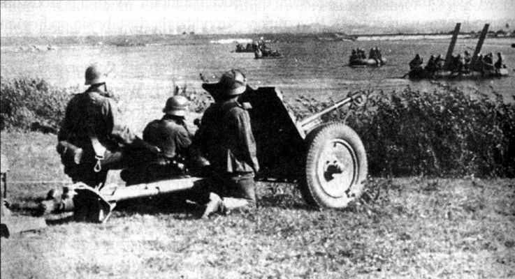 Forsowanie Wisły pod Płockiem - wrzesień 1939 rok
Forsowanie przez pododdziały 3DP - w osłonie przeprawy 37 mm armata przeciwpancerna Pak 35/36
