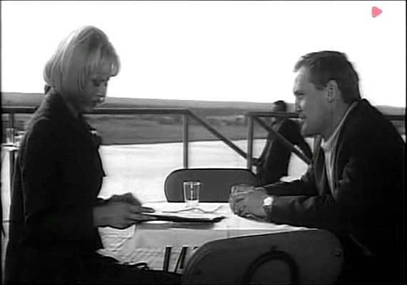 Scena z filmu "Walkower" - 1965 rok
Taras Domu Turysty PTTK
Siedzą: Aleksandra Zawieruszanka (inż. Teresa Karczewska) i Jerzy Skolimowski (Andrzej Leszczyc)
