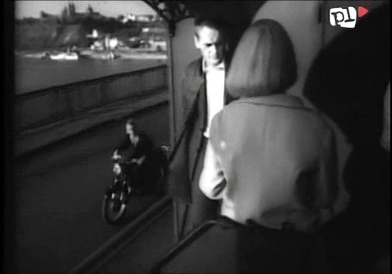 Scena z filmu "Walkower" - 1965 rok
Przejażdżka pociągiem po płockim moście, w tle Wzgórze Tumskie
