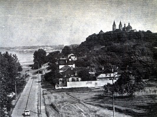 Widok na Wzgórze Tumskie od strony południowej
Autor: G. Bojanowski - 1982 r.
