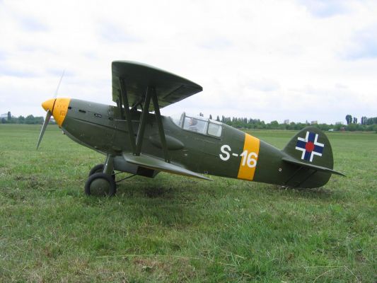 Ogólnopolskie zawody modeli makiet RC na lotnisku w Płocku
